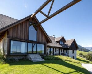 Altes Bauernhaus modern renoviert: Schweizer Tradition trifft Design